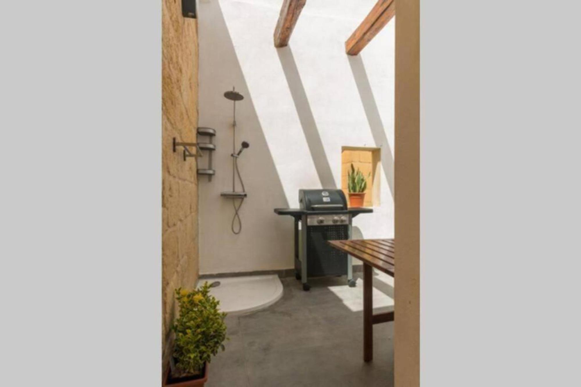 Authentic Gf Apartment With Terrace At The 3 Cities Marina Cospicua Exterior foto