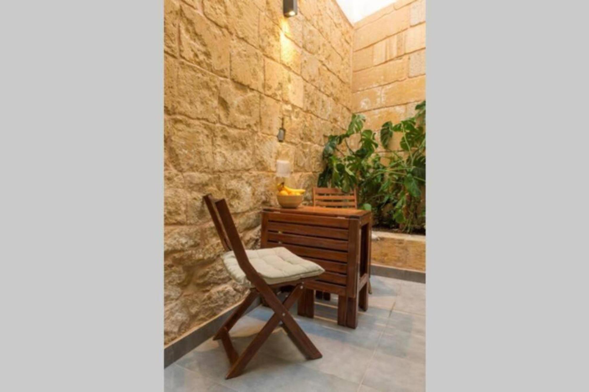 Authentic Gf Apartment With Terrace At The 3 Cities Marina Cospicua Exterior foto