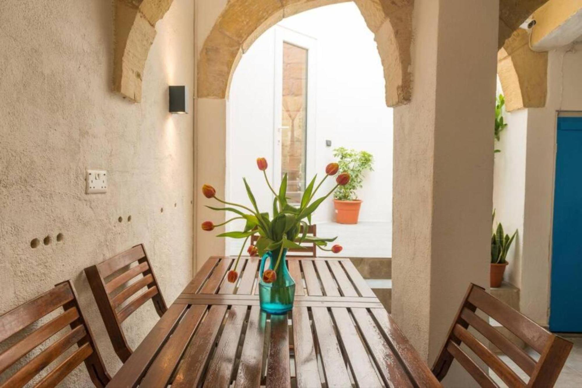 Authentic Gf Apartment With Terrace At The 3 Cities Marina Cospicua Exterior foto